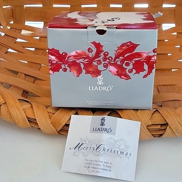 2005LLADRO XMAS BALL, CLASSIC YEARLY COLLECTIBLE PORCELAIN DECORATION - Picture 6 of 6